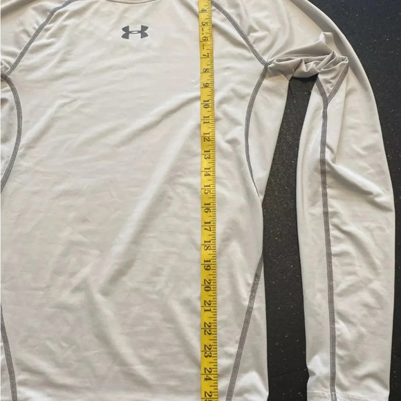 Under Armour Seam Long Sleeve Size Large White/or Very Light Gray W/Gray Stitch - Picture 5 of 7
